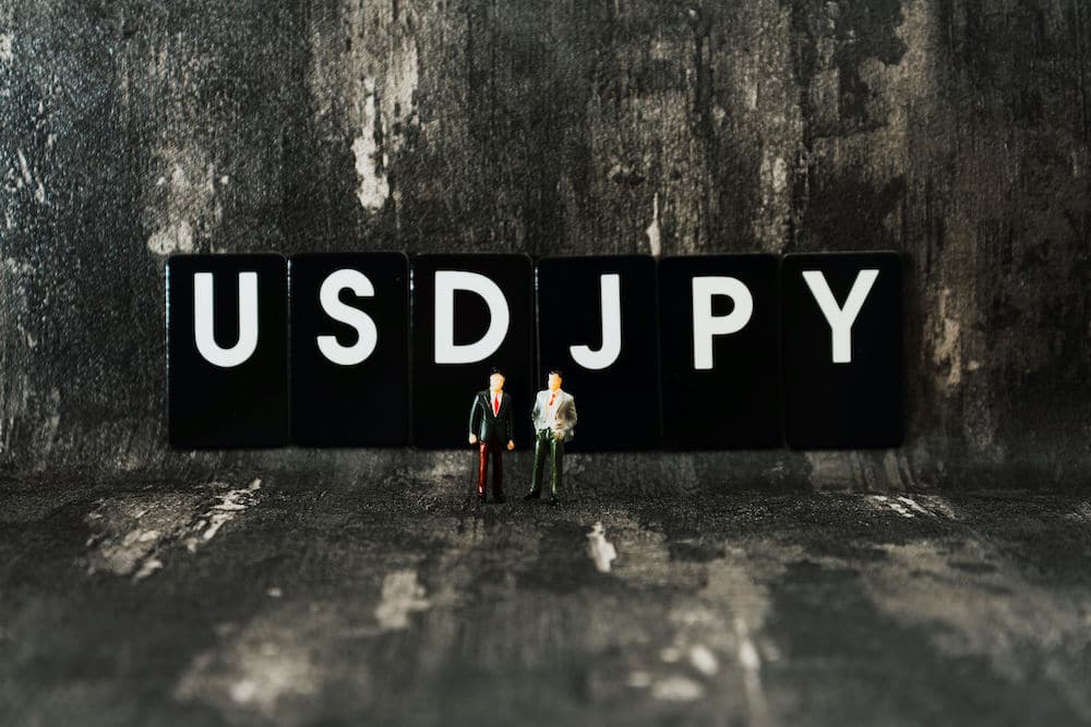 USDJPY Blocks with two toy men standing in front 